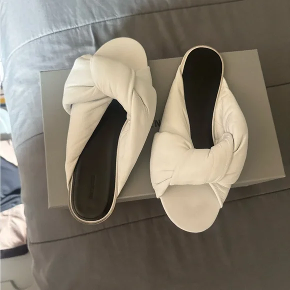 Balenciaga Ivory Gift Box - Picture 3 of 12